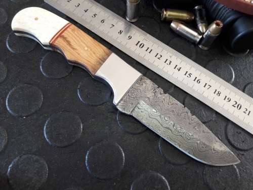 Handmade DAMASCUS Steel Knife, Camel Bone and wooden handle scales. Crazy R1 start, No reserve.