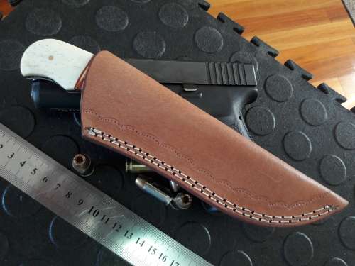 Handmade DAMASCUS Steel Knife, Camel Bone and wooden handle scales. Crazy R1 start, No reserve.