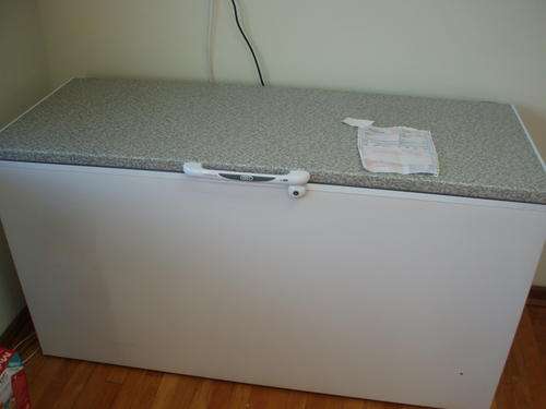 DEFY 530 L CHEST FREEZER, AS NEW purshaced 14 FEB 2013 (2year Guarantee ) COLLECT ONLY !