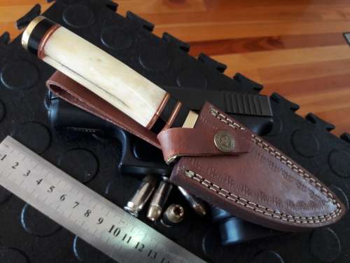 Handmade DAMASCUS Steel Knife, Camel Bone handle. Crazy R1 start, No reserve.