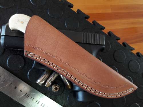 Handmade DAMASCUS steel Knife with Camel bone and bull horn handle. R1 start, No reserve auction.