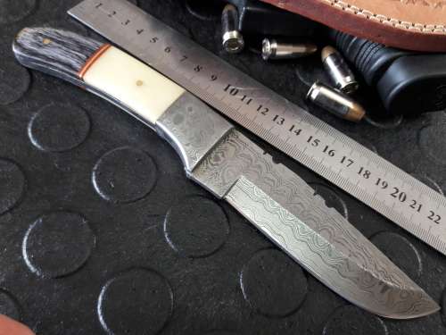 Handmade DAMASCUS Steel Knife, Wooden handle scales and damascus bolster Crazy R1 start, No reserve.
