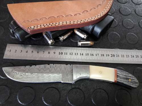Handmade DAMASCUS Steel Knife, Wooden handle scales and damascus bolster Crazy R1 start, No reserve.