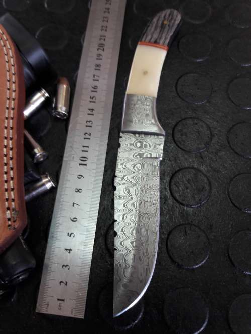 Handmade DAMASCUS Steel Knife, Wooden handle scales and damascus bolster Crazy R1 start, No reserve.