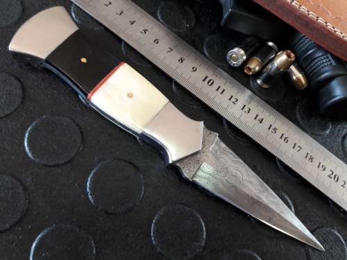 Handmade DAMASCUS steel Knife with Camel bone and bull horn handle. R1 start, No reserve auction.