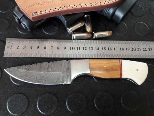 Handmade DAMASCUS Steel Knife, Camel Bone and wooden handle scales. Crazy R1 start, No reserve.
