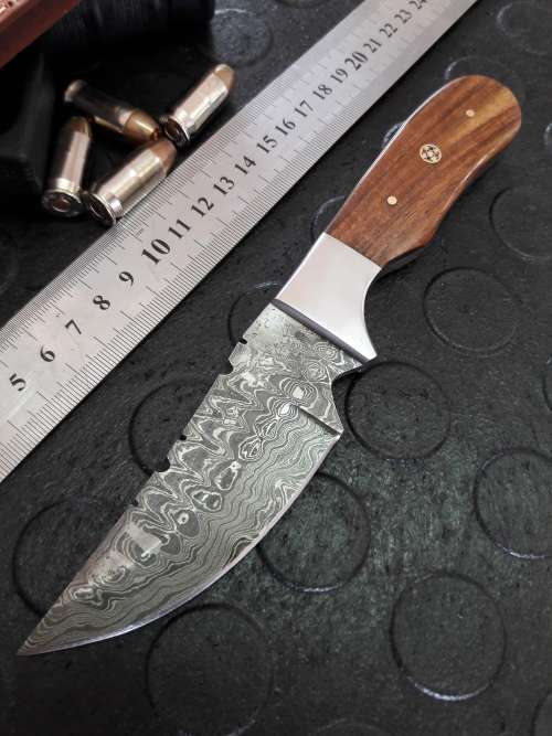 Handmade DAMASCUS Steel Knife, WOODEN handle scales. Crazy R1 start, No reserve.