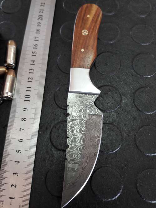 Handmade DAMASCUS Steel Knife, WOODEN handle scales. Crazy R1 start, No reserve.