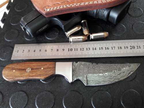 Handmade DAMASCUS Steel Knife, WOODEN handle scales. Crazy R1 start, No reserve.