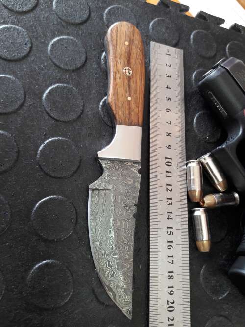 Handmade DAMASCUS Steel Knife, WOODEN handle scales. Crazy R1 start, No reserve.
