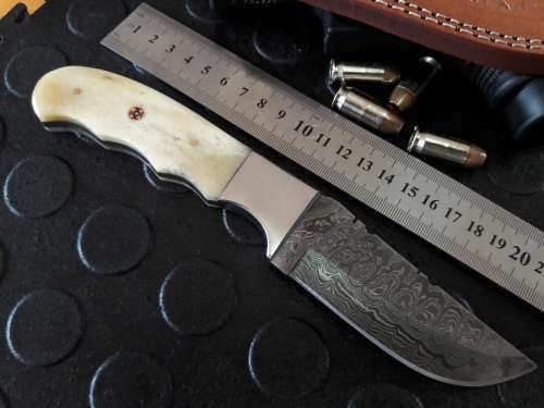 Handmade DAMASCUS Steel Knife, Camel Bone handle. Crazy R1 start, No reserve.