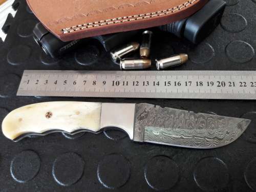 Handmade DAMASCUS Steel Knife, Camel Bone handle. Crazy R1 start, No reserve.