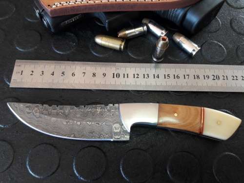 Handmade DAMASCUS Steel Knife, Camel Bone and wooden handle scales. Crazy R1 start, No reserve.