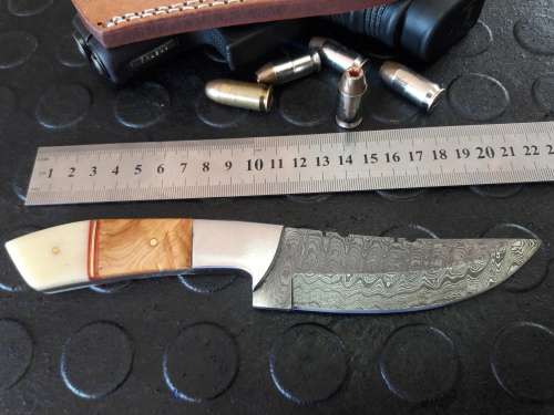 Handmade DAMASCUS Steel Knife, Camel Bone and wooden handle scales. Crazy R1 start, No reserve.