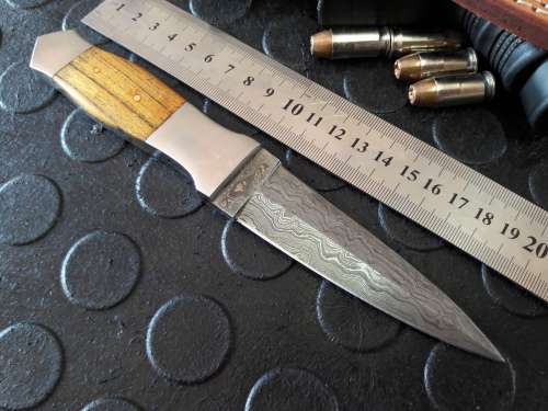 Handmade DAMASCUS steel Dagger with Wooden handle scales.  R1 start, No reserve auction.