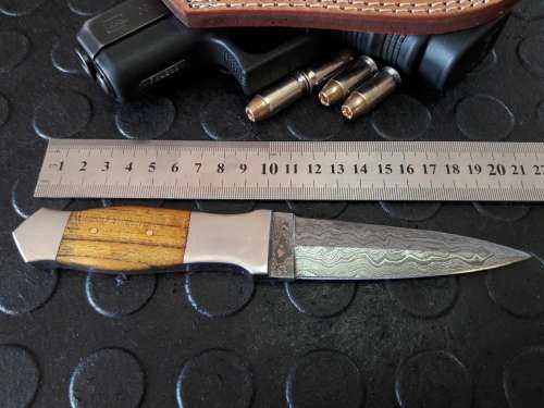 Handmade DAMASCUS steel Dagger with Wooden handle scales.  R1 start, No reserve auction.