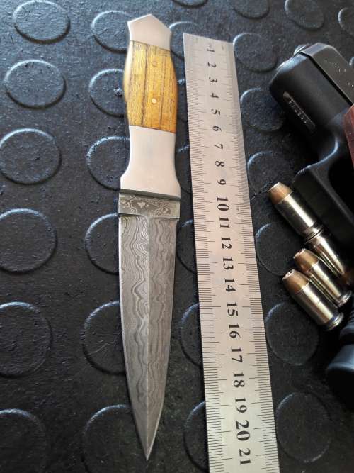 Handmade DAMASCUS steel Dagger with Wooden handle scales.  R1 start, No reserve auction.