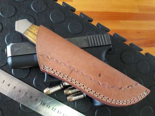 Handmade DAMASCUS steel Dagger with Wooden handle scales.  R1 start, No reserve auction.