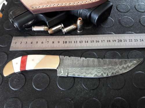 Handmade DAMASCUS Steel Knife, Camel Bone handle. Crazy R1 start, No reserve.