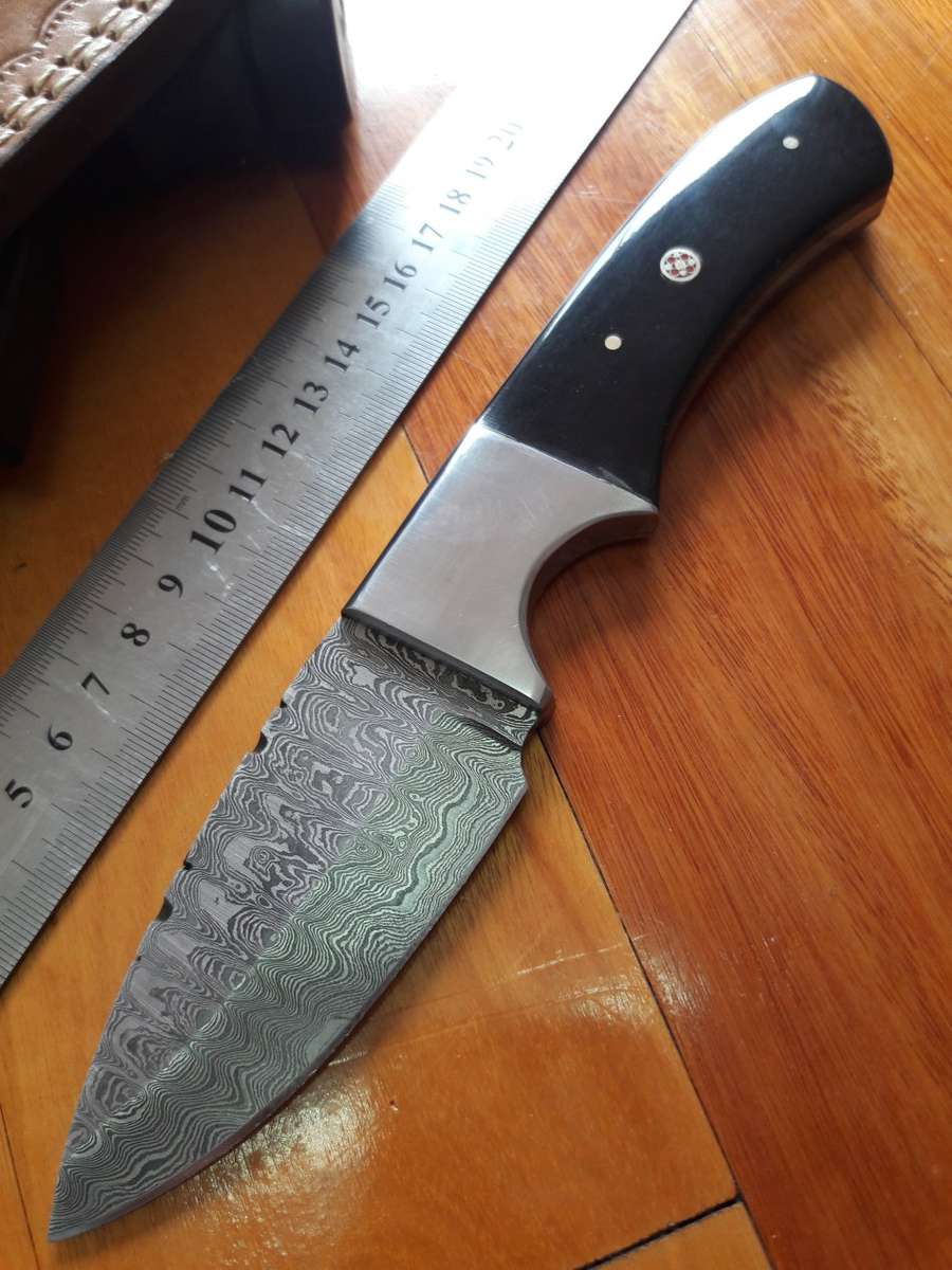 Handmade DAMASCUS Steel Knife with Bull horn handle scales. Crazy R1 start, No reserve.