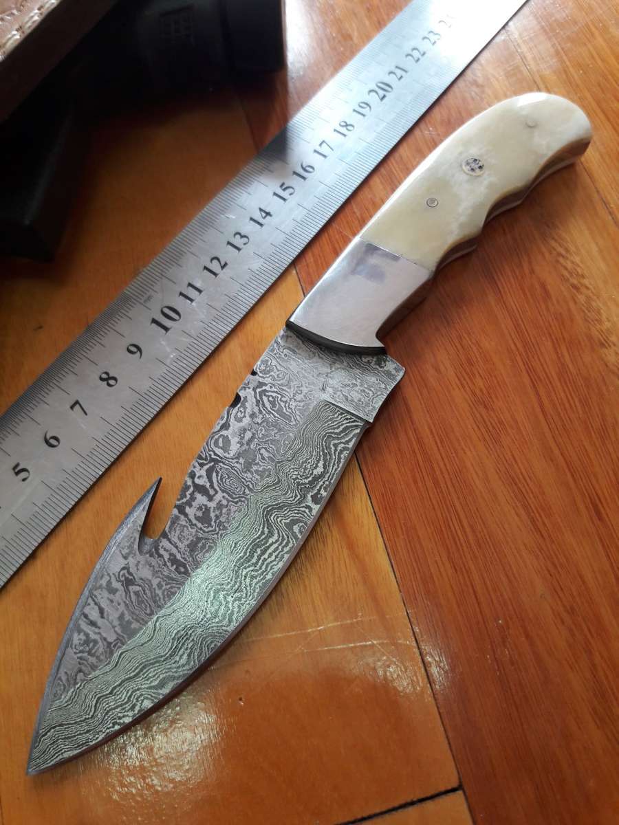 Handmade DAMASCUS Steel Knife, Camel Bone handle scales and gut hook.  Crazy R1 start, No reserve.