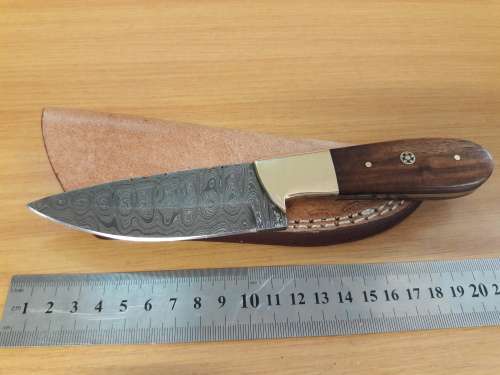 Handmade DAMASCUS Steel Knife, Wooden handle. Crazy R1 start, No reserve.