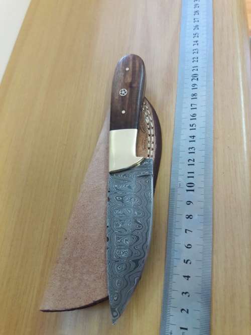 Handmade DAMASCUS Steel Knife, Wooden handle. Crazy R1 start, No reserve.