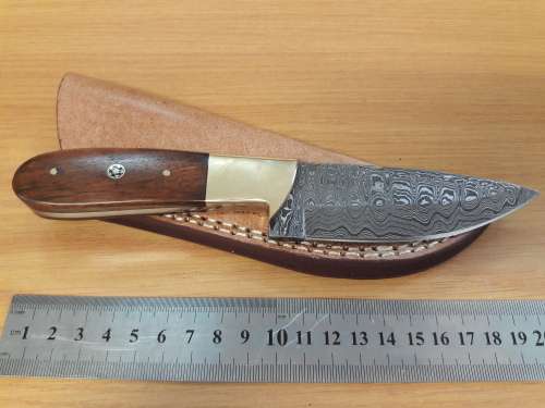 Handmade DAMASCUS Steel Knife, Wooden handle. Crazy R1 start, No reserve.