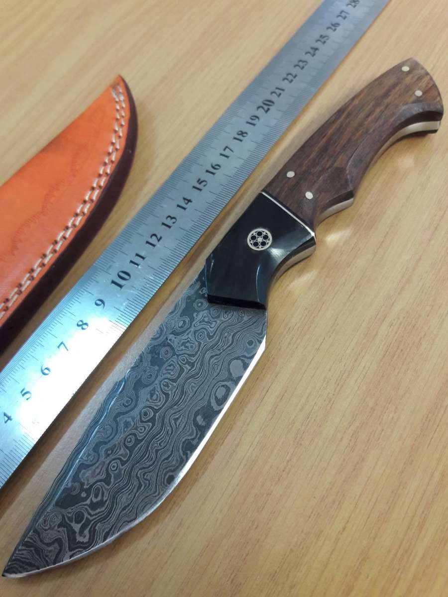 Handmade DAMASCUS Steel Knife, Bull Horn and Wooden handle. Crazy R1 start, No reserve.