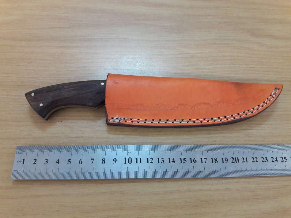 Handmade DAMASCUS Steel Knife, Bull Horn and Wooden handle. Crazy R1 start, No reserve.