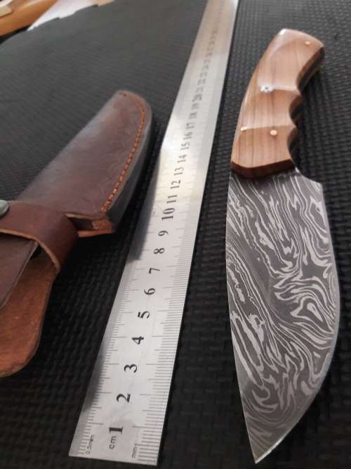 Handmade DAMASCUS Steel Hunting Knife with Wooden handle scales. NEW DESIGN !!!!!