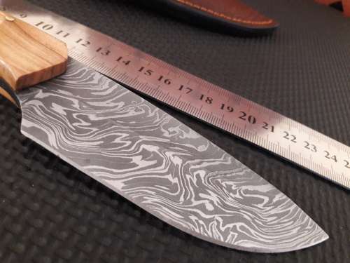 Handmade DAMASCUS Steel Hunting Knife with Wooden handle scales. NEW DESIGN !!!!!