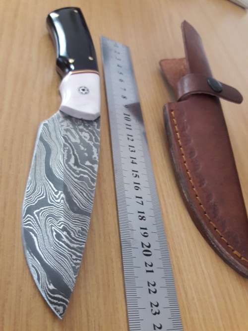 Handmade DAMASCUS Steel Hunting Knife, FULL TANG, Bull horn and Camel Bone handle scales.