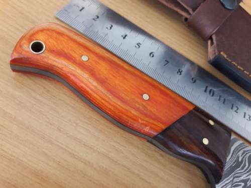Handmade DAMASCUS Steel Hunting Knife with Wooden handle scales. FULL TANG !!!!!!!