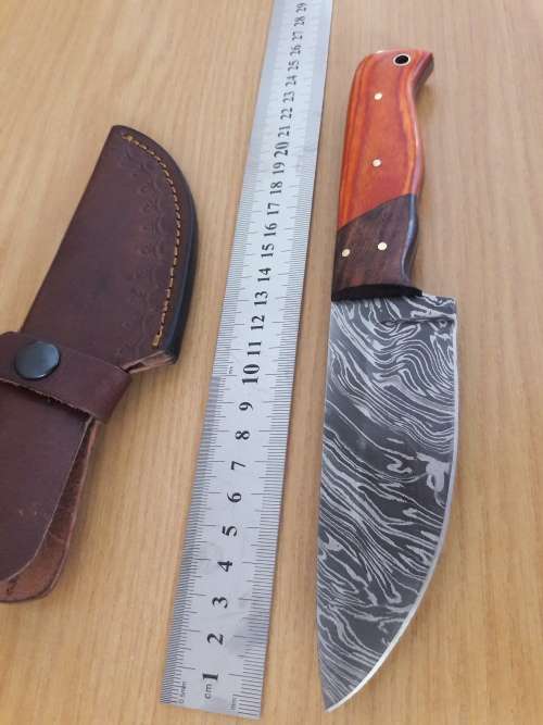 Handmade DAMASCUS Steel Hunting Knife with Wooden handle scales. FULL TANG !!!!!!!
