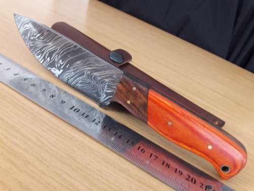 Handmade DAMASCUS Steel Hunting Knife with Wooden handle scales. FULL TANG !!!!!!!