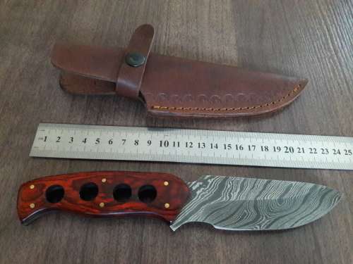 Handmade DAMASCUS Steel Hunting Knife with Wooden handle scales. FULL TANG !!!!!