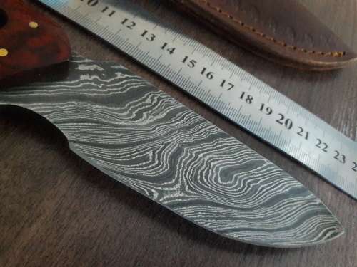 Handmade DAMASCUS Steel Hunting Knife with Wooden handle scales. FULL TANG !!!!!