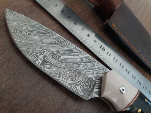 Handmade DAMASCUS Steel Hunting Knife, FULL TANG, Bull horn and Camel Bone handle scales.