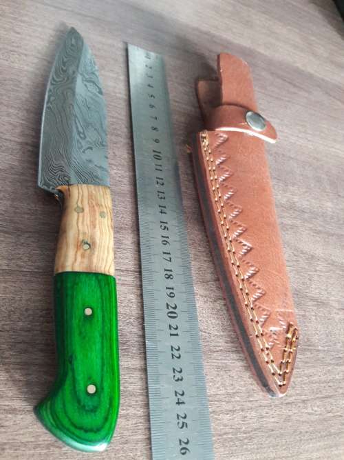 Handmade DAMASCUS Steel Hunting Knife with Wooden handle scales.FULL TANG !!!!!!
