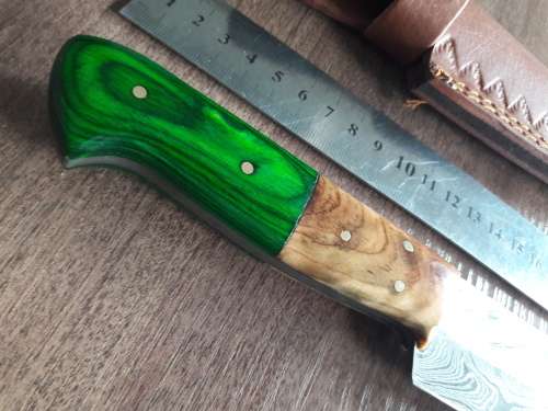 Handmade DAMASCUS Steel Hunting Knife with Wooden handle scales.FULL TANG !!!!!!