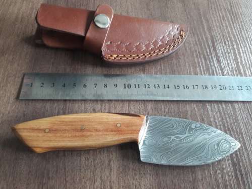 Handmade DAMASCUS Steel Hunting Knife with Wooden handle scales.FULL TANG !!!!!!