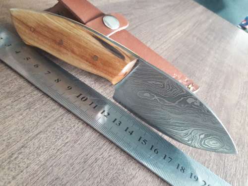 Handmade DAMASCUS Steel Hunting Knife with Wooden handle scales.FULL TANG !!!!!!