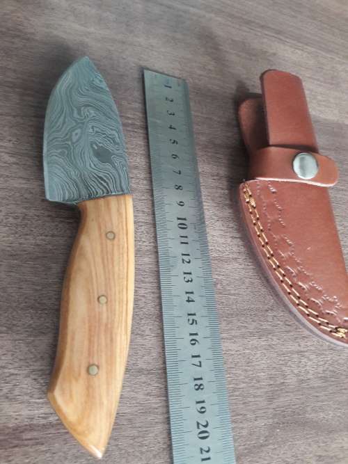 Handmade DAMASCUS Steel Hunting Knife with Wooden handle scales.FULL TANG !!!!!!