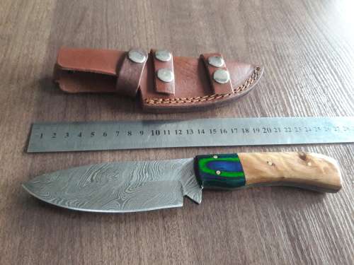 Handmade DAMASCUS Steel Hunting Knife with Wooden handle scales.FULL TANG !!!!!!