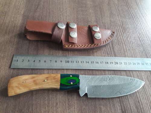 Handmade DAMASCUS Steel Hunting Knife with Wooden handle scales.FULL TANG !!!!!!