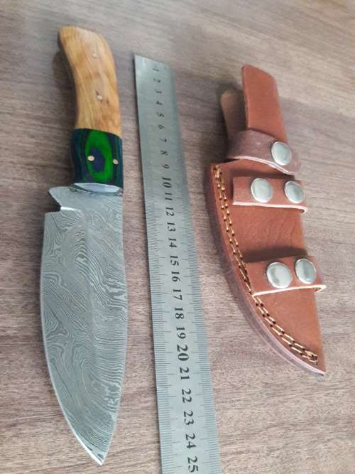 Handmade DAMASCUS Steel Hunting Knife with Wooden handle scales.FULL TANG !!!!!!