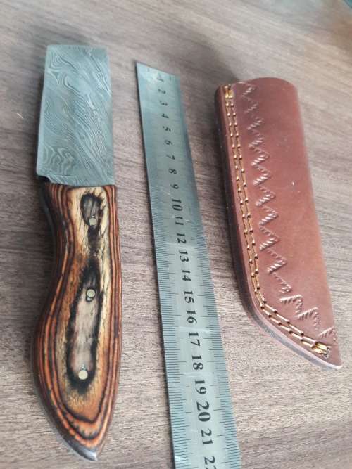 Handmade DAMASCUS Steel Hunting Knife with Wooden handle scales.FULL TANG !!!!!!