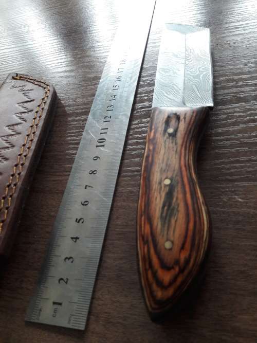 Handmade DAMASCUS Steel Hunting Knife with Wooden handle scales.FULL TANG !!!!!!