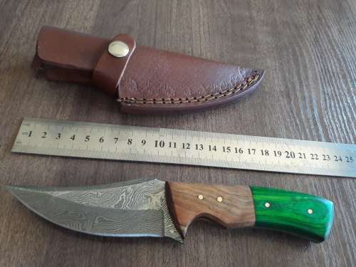 Handmade DAMASCUS Steel Hunting Knife with Wooden handle scales.FULL TANG !!!!!!
